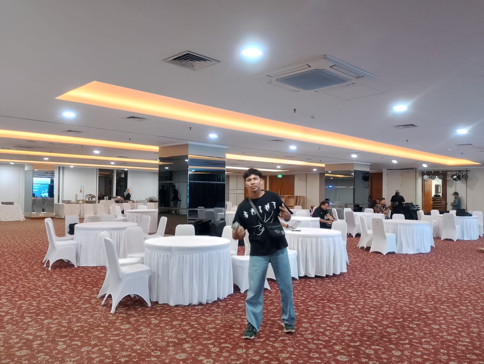 Sewa Meja Bulat D160 Kramat Jati Jakarta Timur